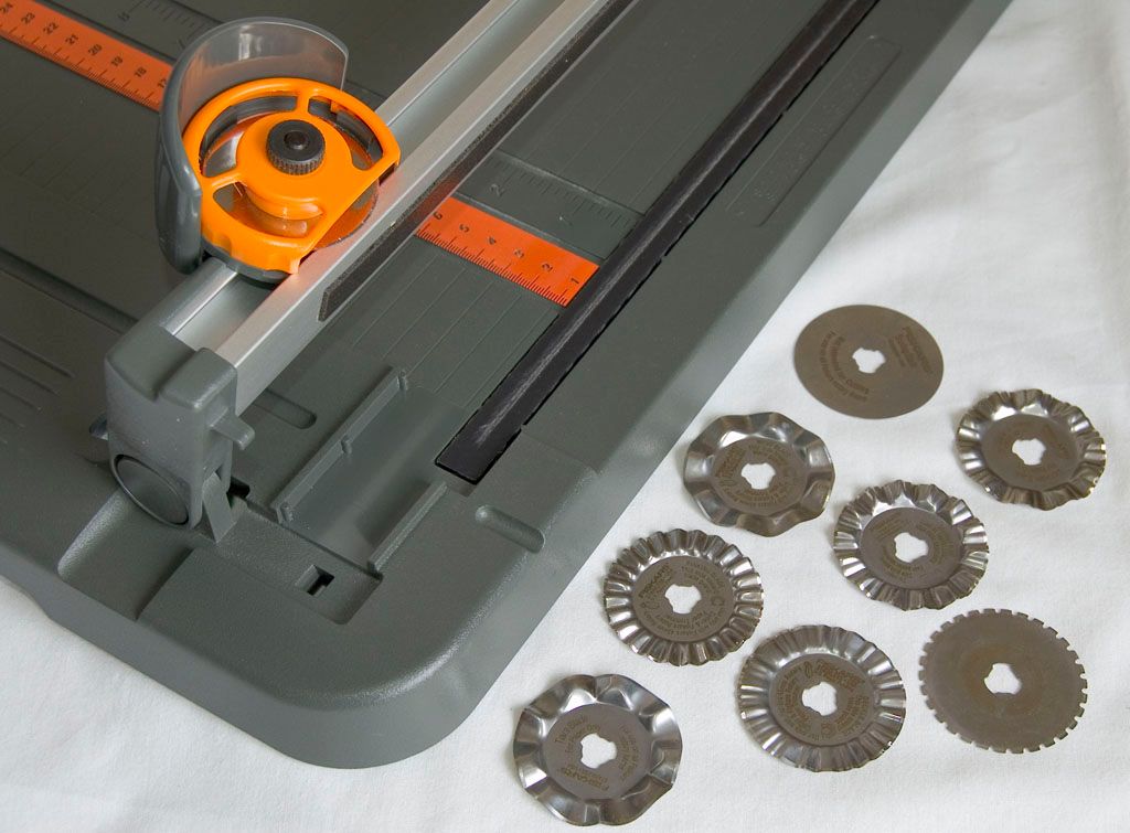 Fiskars F9580 12" Desktop Rotary Paper Trimmer + 9x 45mm Cutter Blades